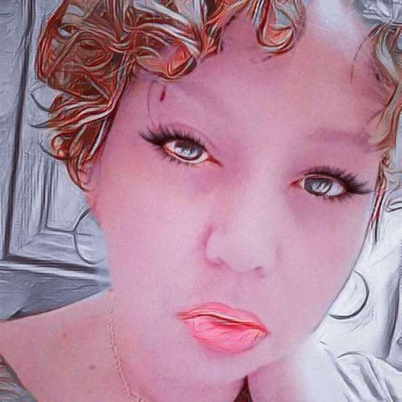 Meet your Posher, Sharon - Picture 3 of 3